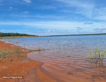 Rancho às margens da represa de 3 marias